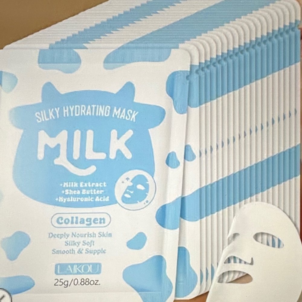 ❣️5|$25❣️2 Milk Makeup Silky Hydrating Mask - White and Blue.